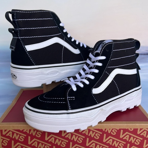 Vans WMNS Sentry Sk8-Hi
Black/White
VN0A5KY5BA2
Sneakers - Picture 2 of 16